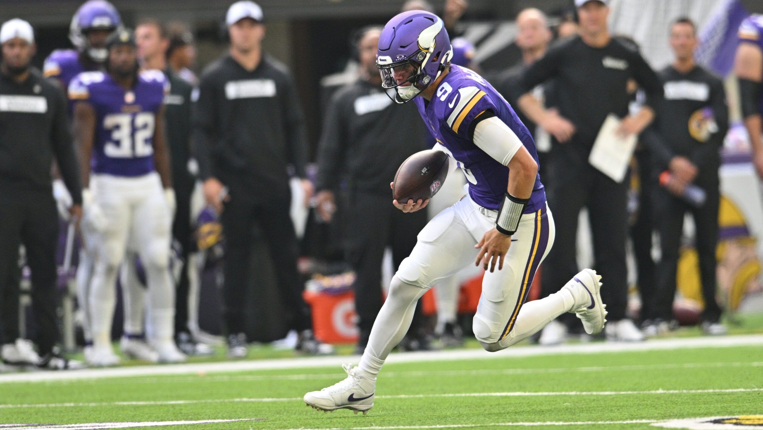 Spectacular Vikings' J.j. Mccarthy Entering Rare Air With 'mnf' Start Wallpaper Photography Spectacular Vikings' J.j. Mccarthy Entering Rare Air With 'mnf' Start Wallpaper Photography