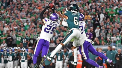 Theo Jackson, Cam Bynum go for interception Minnesota Vikings at Philadelphia Eagles