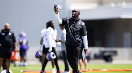 Brian Flores - Minnesota Vikings practice