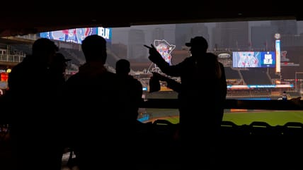 MN Twins Fans Make Hatred for Pohlads 98.5% Loud and Clear