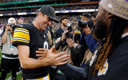 Aaron Rodgers - Aaron Jones : Dublin Game-Minnesota Vikings at Pittsburgh Steelers