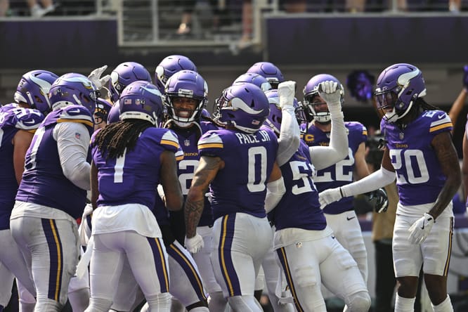 NFL: San Francisco 49ers at Minnesota Vikings