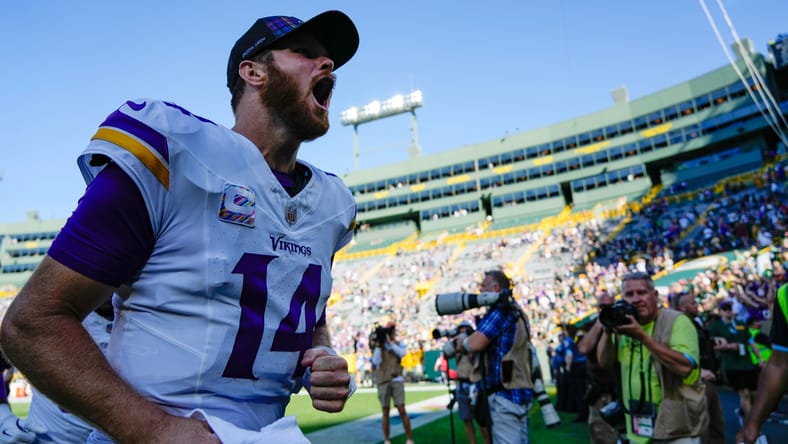 NFL: Minnesota Vikings at Green Bay Packers