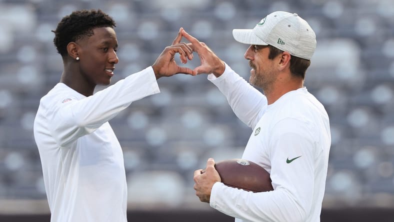Sauce Gardner, Aaron Rodgers : Preseason-Tampa Bay Buccaneers at New York Jets