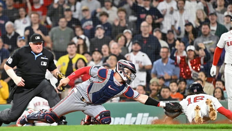 Umpire calls runner safe before the call was later overturned - Minnesota Twins at Boston Red Sox