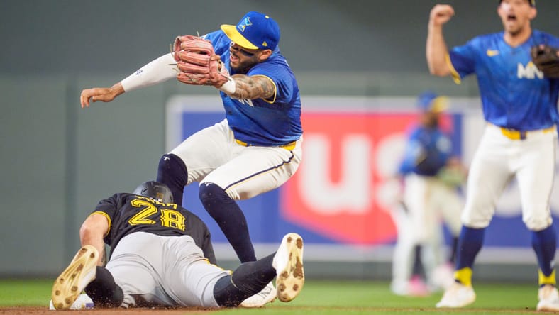Carlos Correa injury: Pittsburgh Pirates at Minnesota Twins