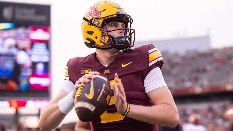 Drake Lindsey - Minnesota Gophers quarterback
