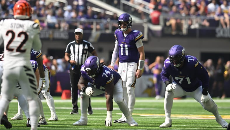 Carson Wentz : Cincinnati Bengals at Minnesota Vikings