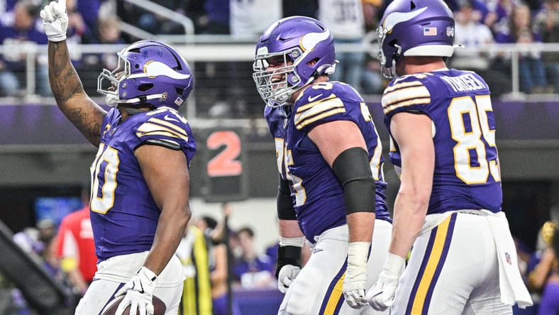 Brian O'Neill : Green Bay Packers at Minnesota Vikings