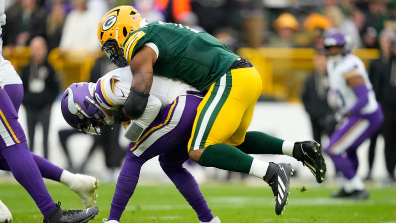 Micah Parsons tackling JJ McCarthy for a sack - 2025 NFL regular season - Minnesota Vikings at Green Bay Packers