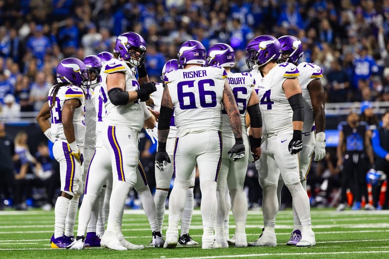 Dalton Risner and the rest of the Minnesota Vikings 2024 offense huddling