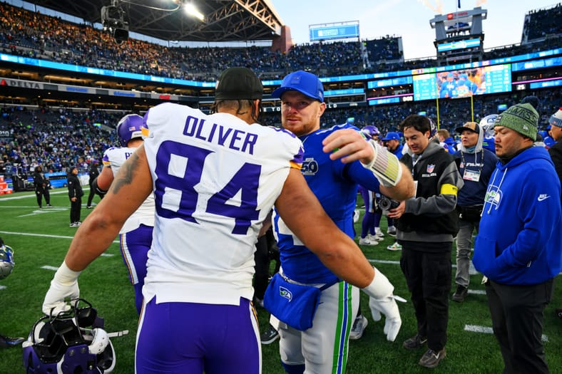 Sam Darnold and Josh Oliver : Minnesota Vikings at Seattle Seahawks