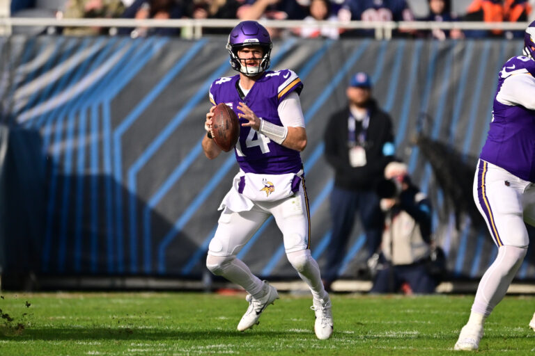 Sam Darnold : Minnesota Vikings at Chicago Bears
