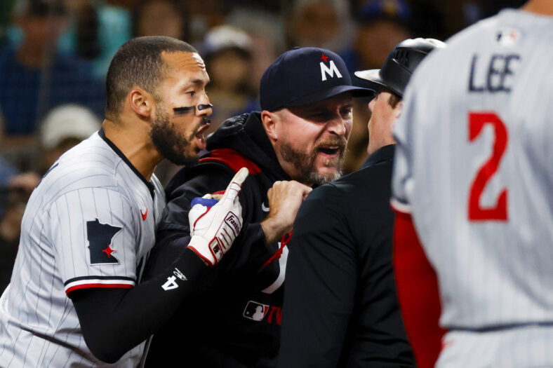 Carlos Correa, Rocco Baldelli scream at umpire - Minnesota Twins at Seattle Mariners